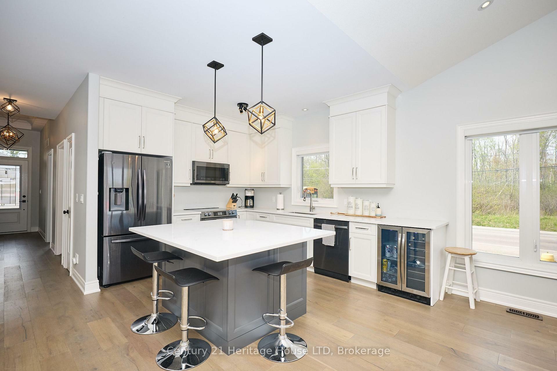 Property Photo: 1050 Kettle Court ON L2A 0E7