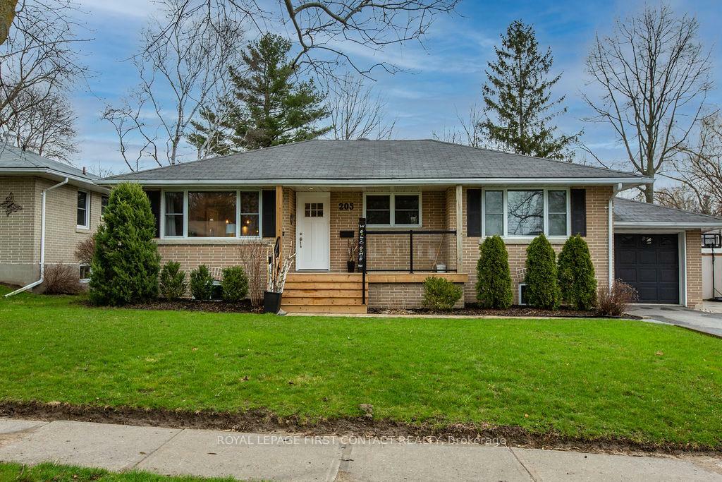 Property Photo: 205 Wellington Street E ON L4M 2C9