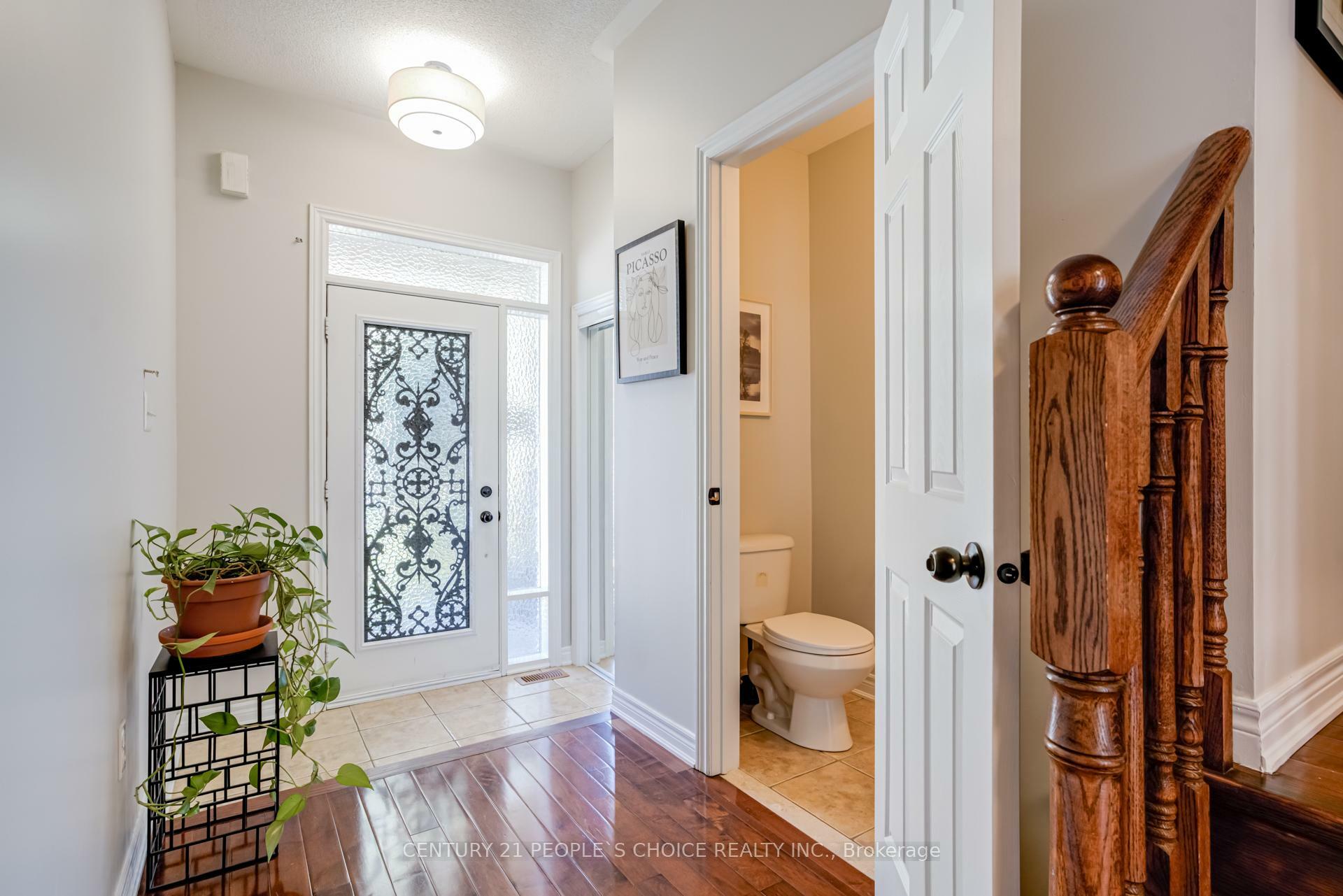 Photo de la propriété: 9 Saint Eugene Street ON L6Y 0N5