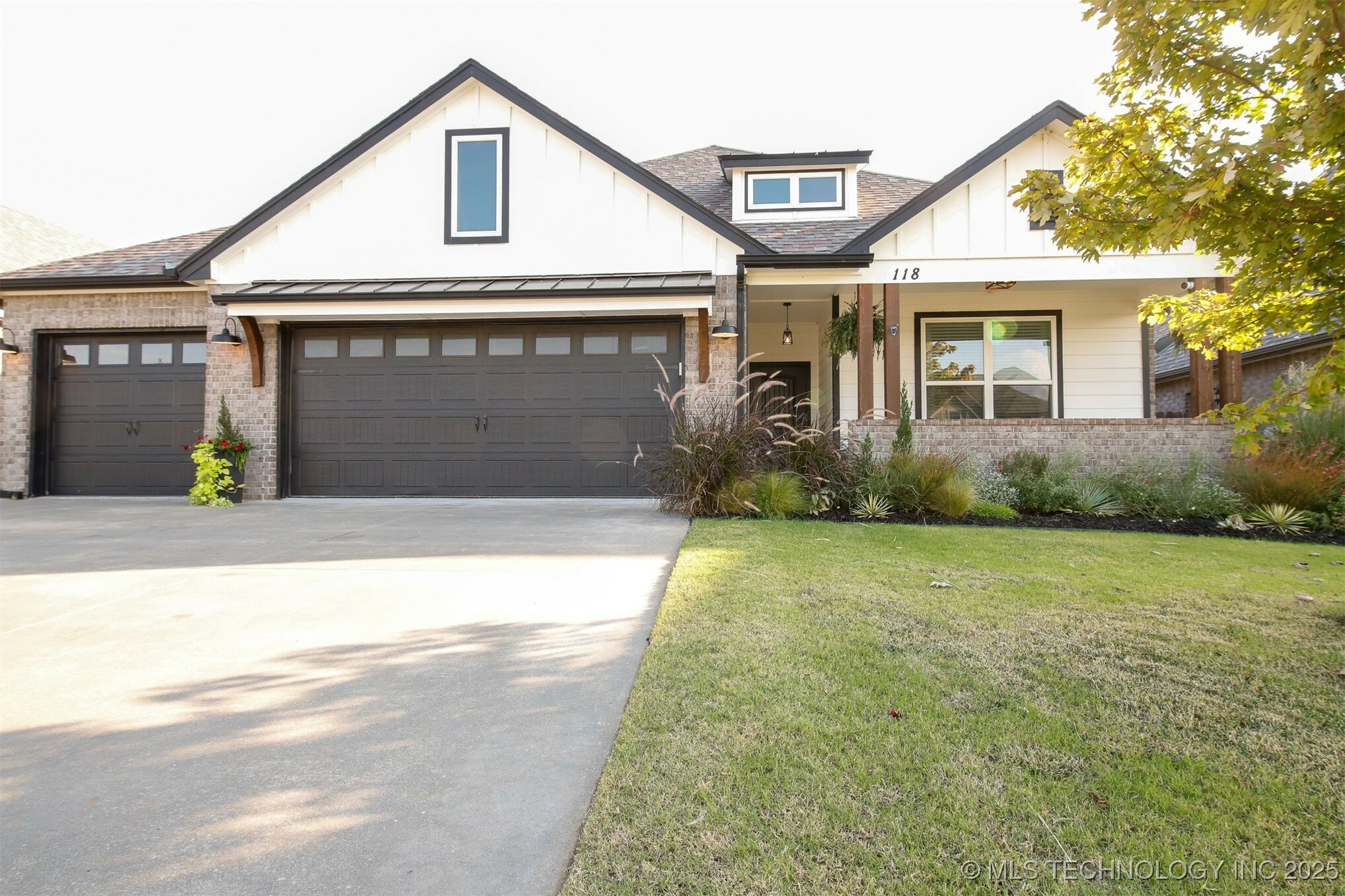 Property Photo: 118 W 130th Place S OK 74037