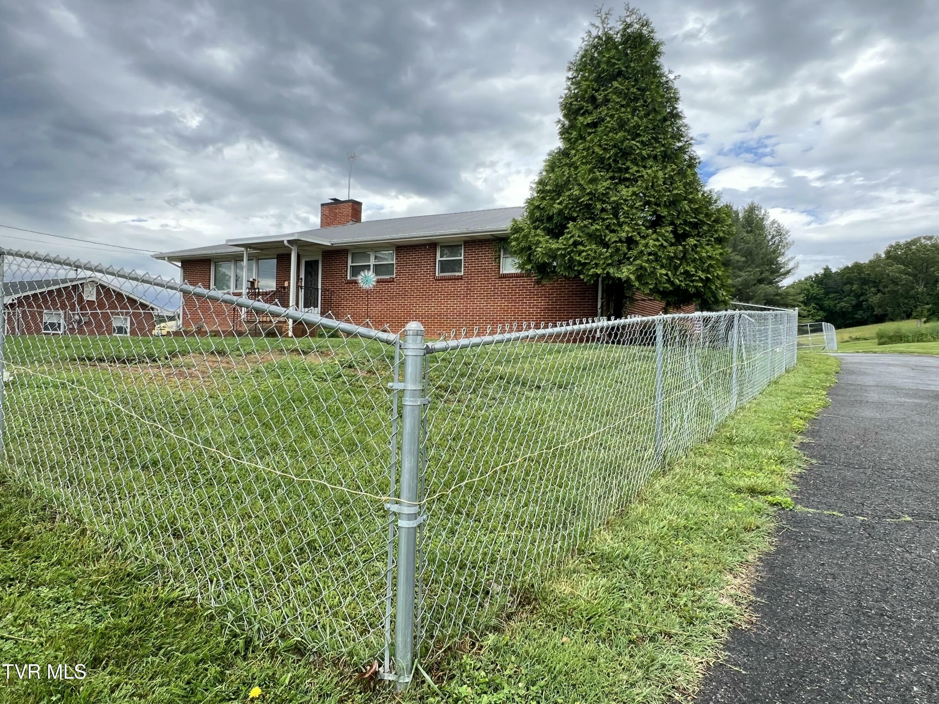 Property Photo: 457 Devault Street TN 37642