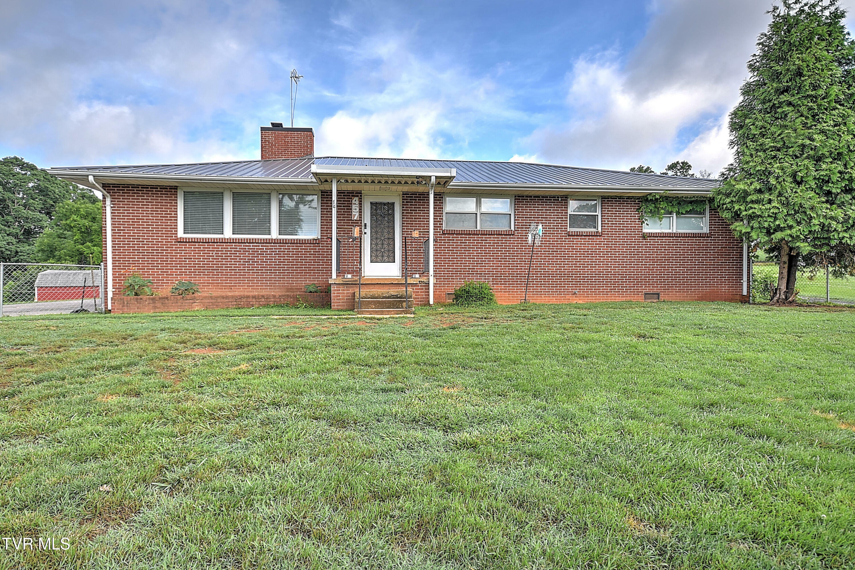 Property Photo: 457 Devault Street TN 37642