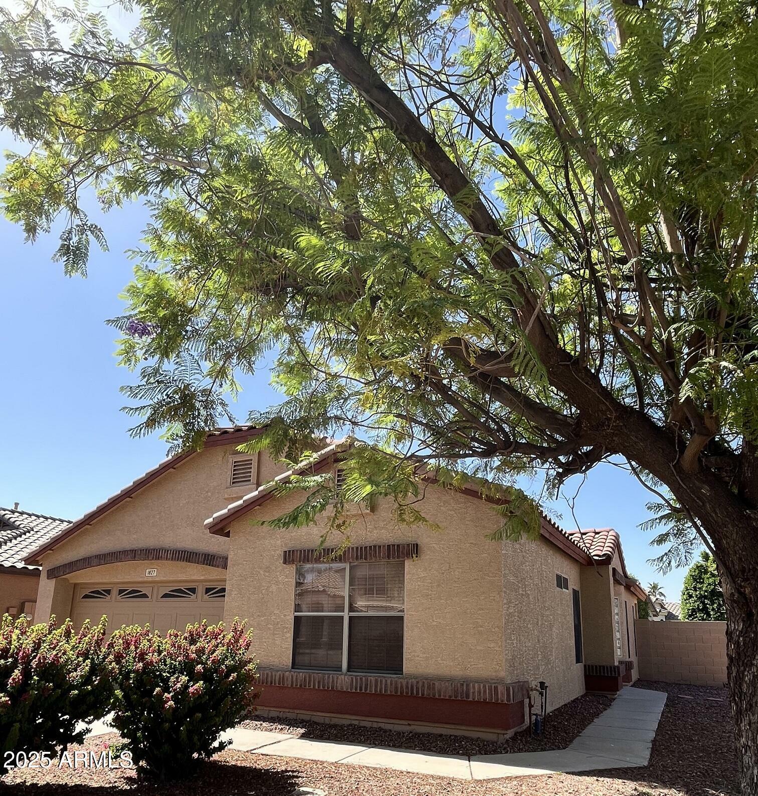 Property Photo: 1827 E Carla Vista Drive AZ 85295