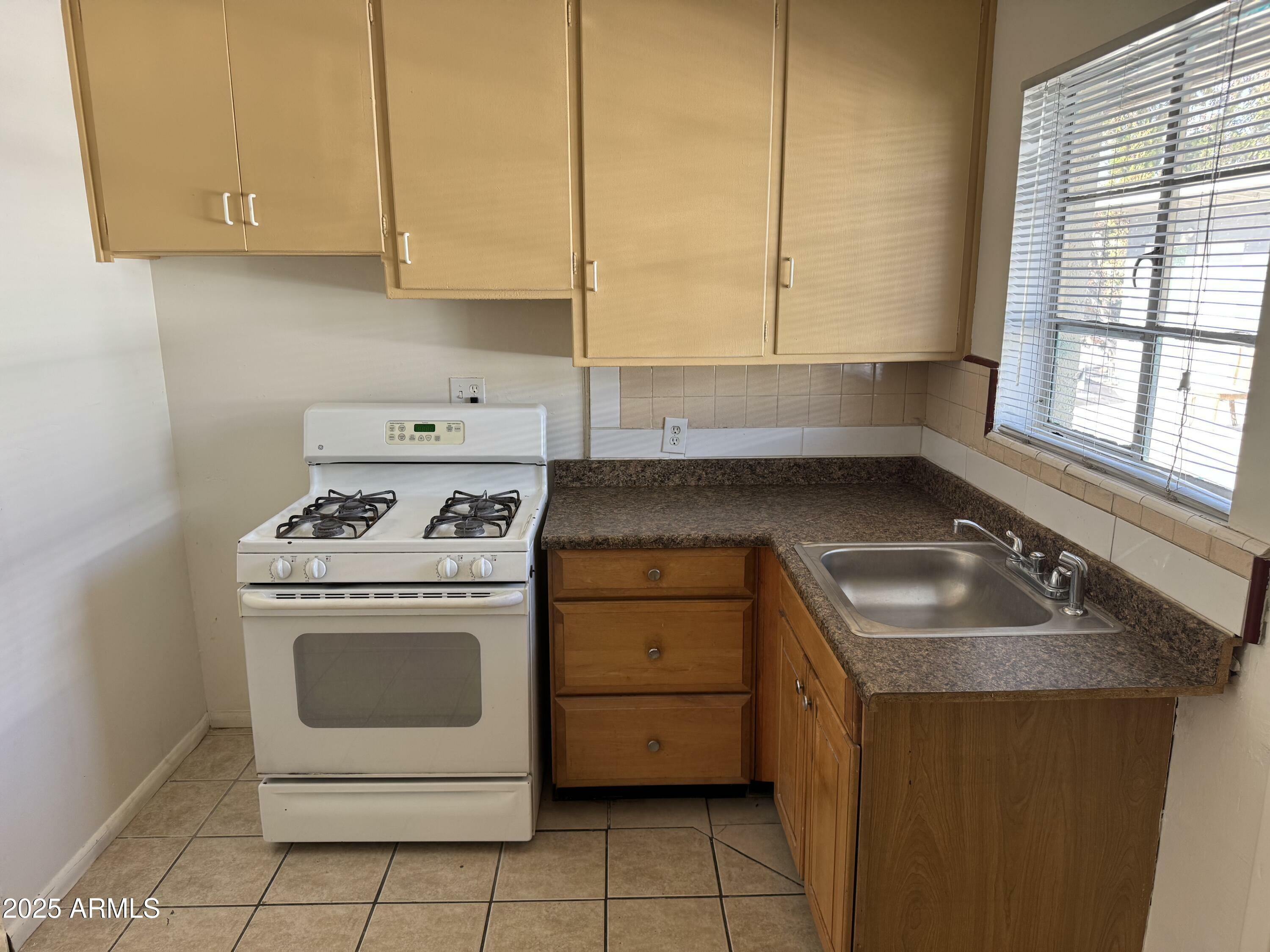 Property Photo: 1411 W Clarendon Avenue 2 AZ 85013