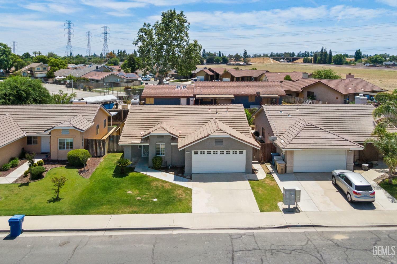 Property Photo: 3108 Silver Spur Way CA 93312