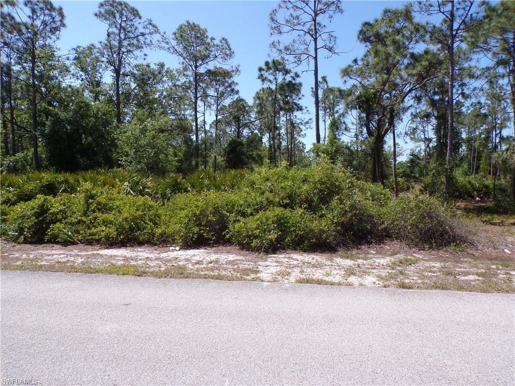 Property Photo: 27077 Pasadena Dr FL 33955
