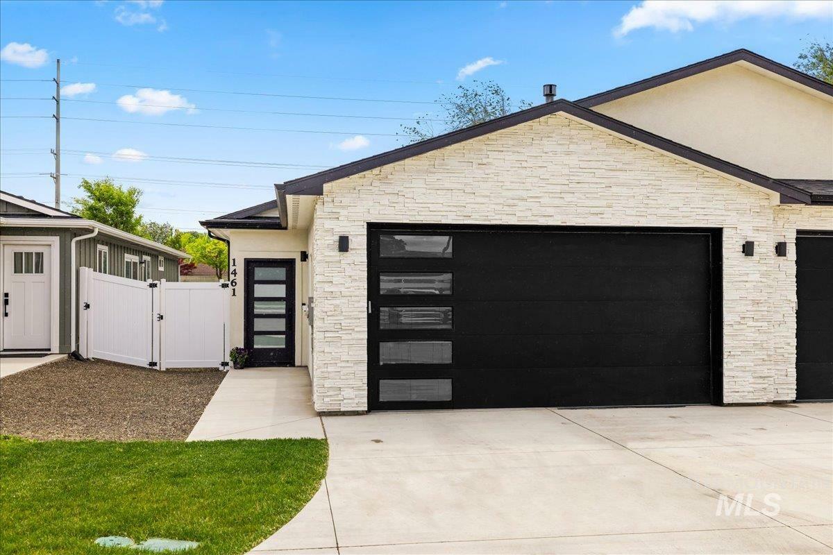 Property Photo:  1461 W Lark Ct  ID 83651 