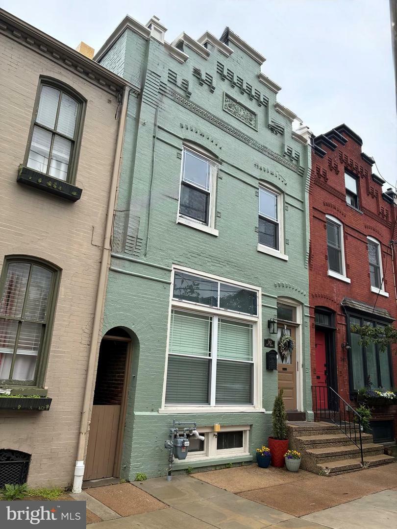 242 E Walnut Street  Lancaster PA 17602 photo