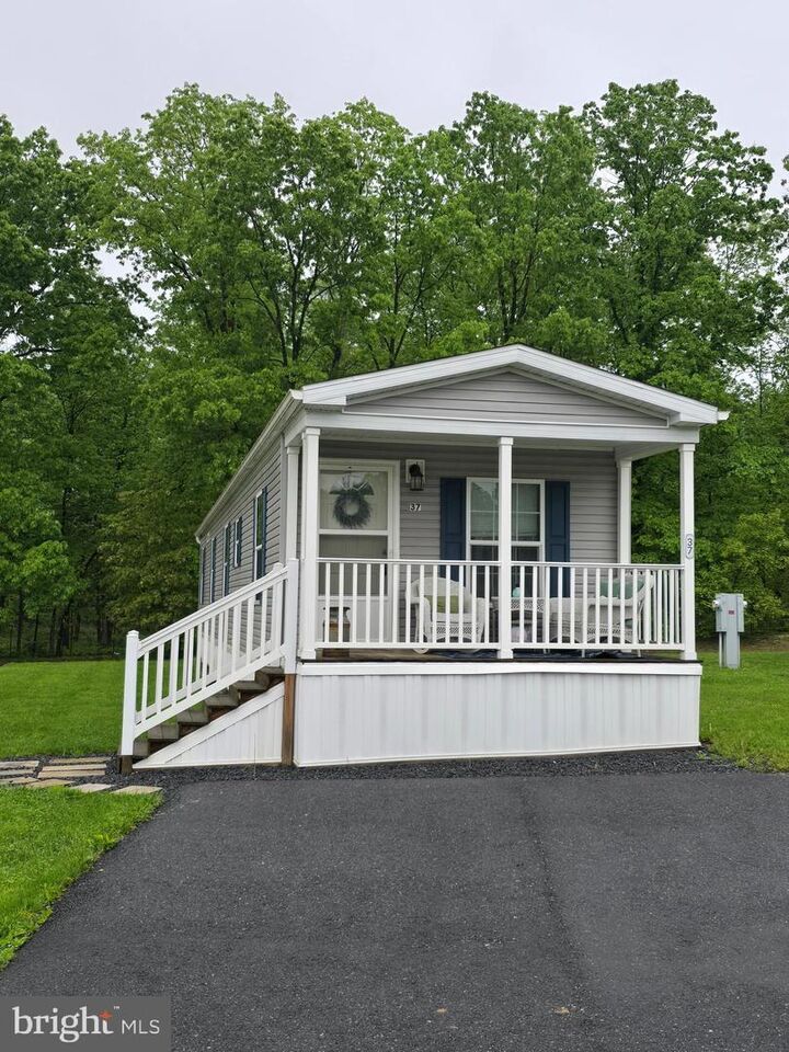 Property Photo: 37 Meadowview Drive PA 17068