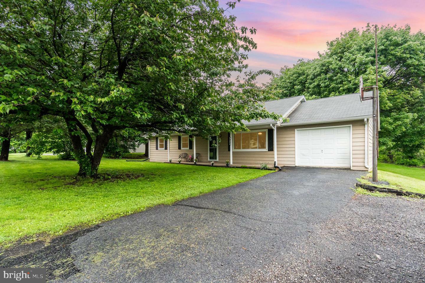 600 W Pine Street  Mount Holly Springs PA 17065 photo