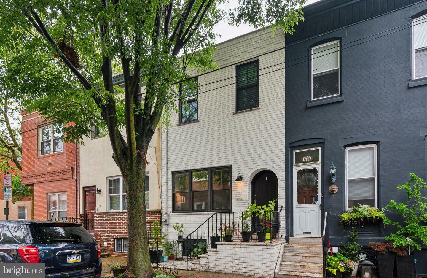 Property Photo: 1319 Tasker Street PA 19148