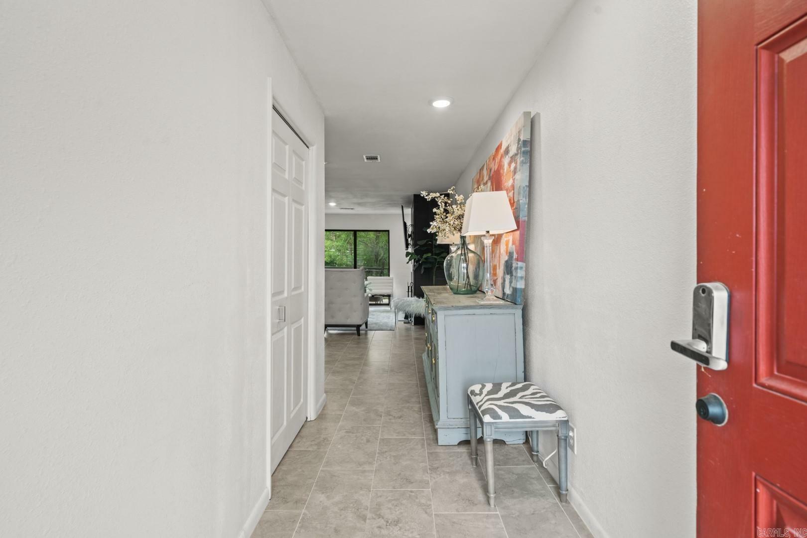 Property Photo: 5371 Central Avenue, Unit 3C AR 71913