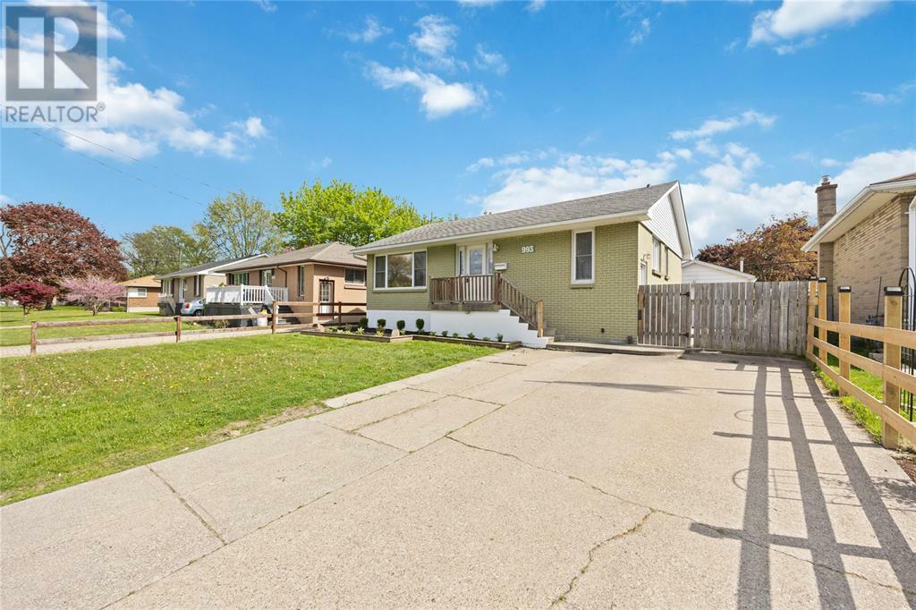 Photo de la propriété:  993 Wellington Street  ON N7S 1E2 