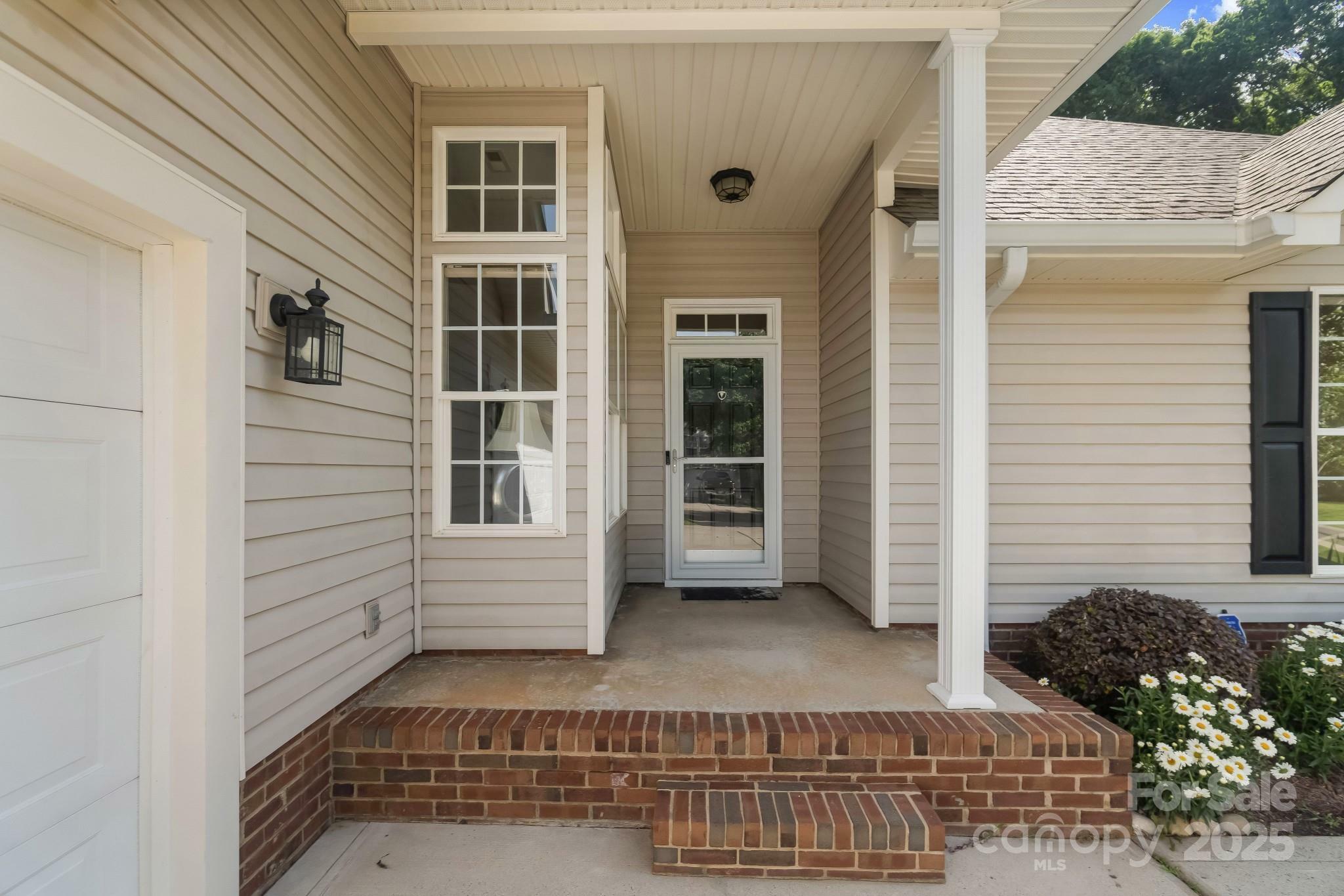 Property Photo: 12013 Regent Ridge Lane NC 28278