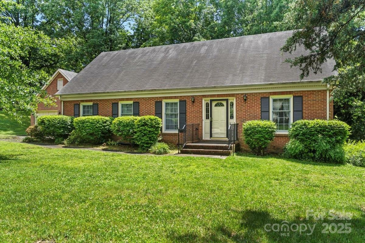 Property Photo: 8017 Prince George Road NC 28210