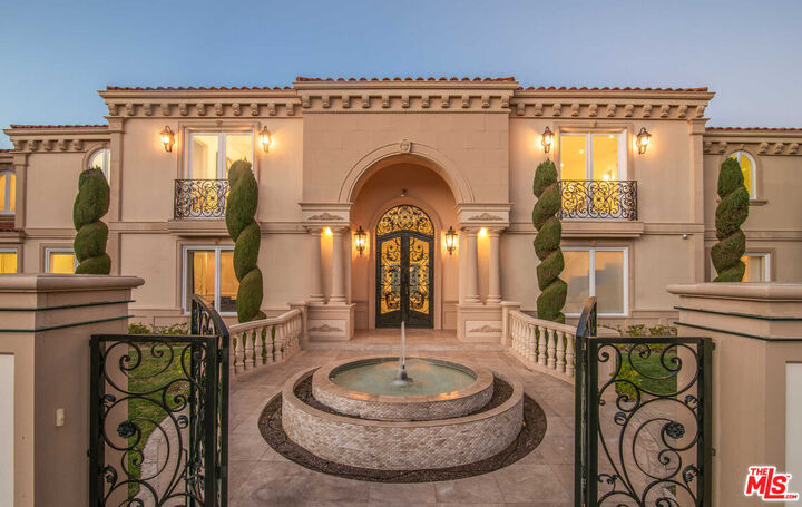 Property Photo:  12063 Crest Ct  CA 90210 