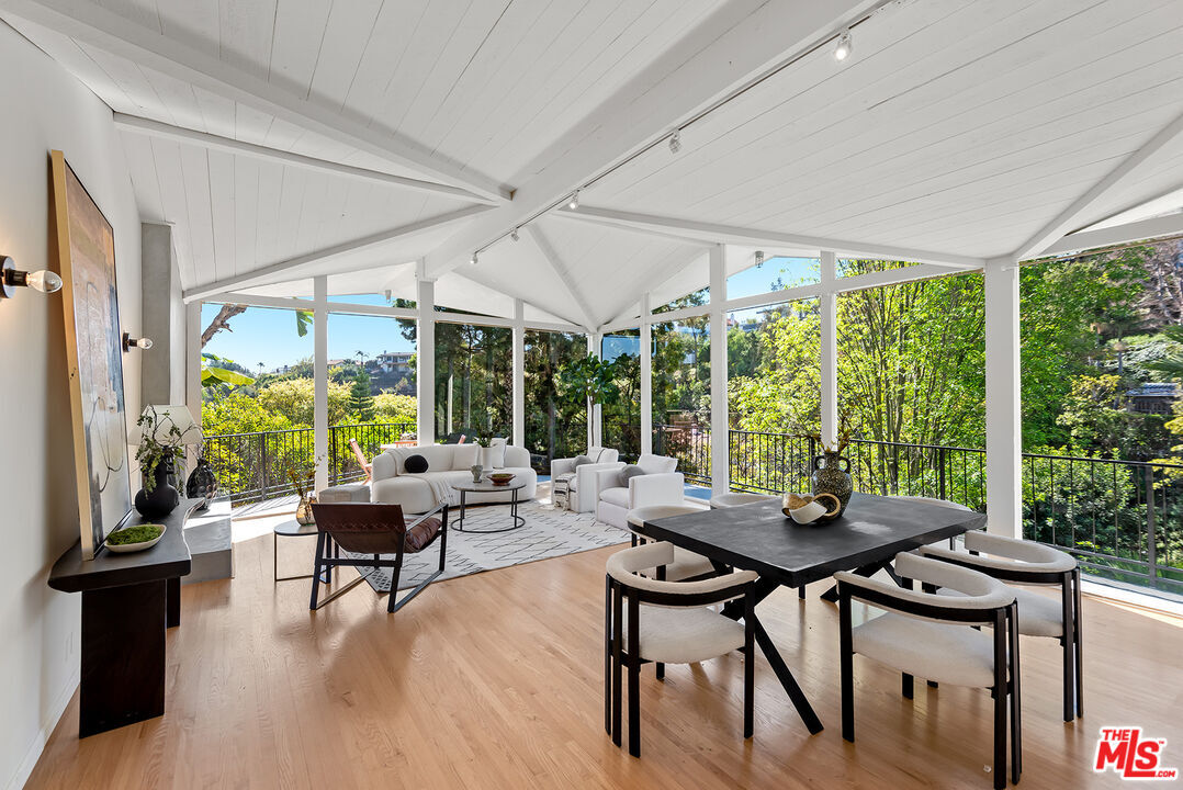 Property Photo:  7229 Senalda Rd  CA 90068 