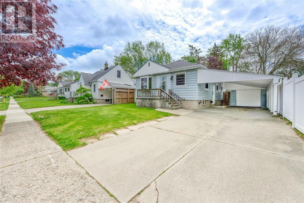 Property Photo: 711 Rosedale Avenue ON N7V 1Z8