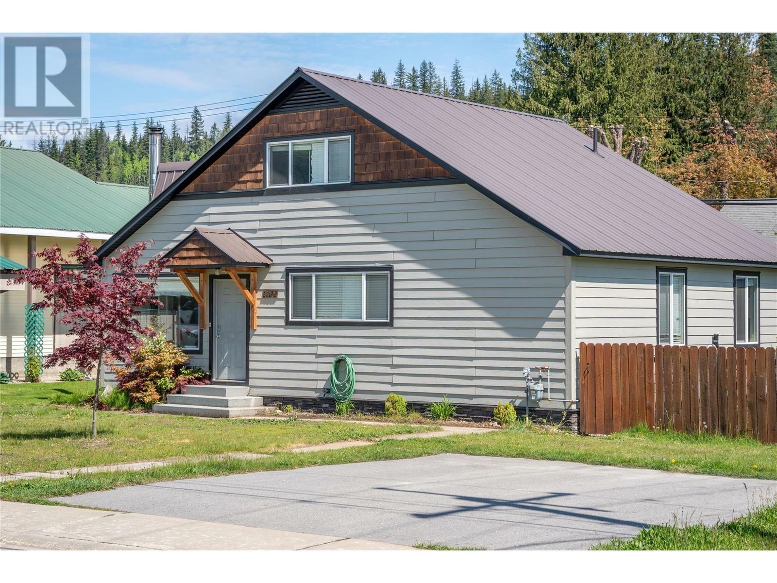 1102 Second Street West  Revelstoke BC V0E 2S0 photo