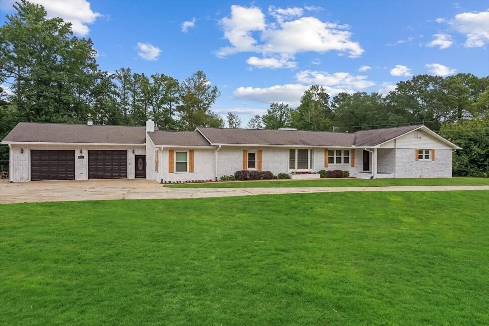 Property Photo:  2716 Georgia 16  GA 30116 