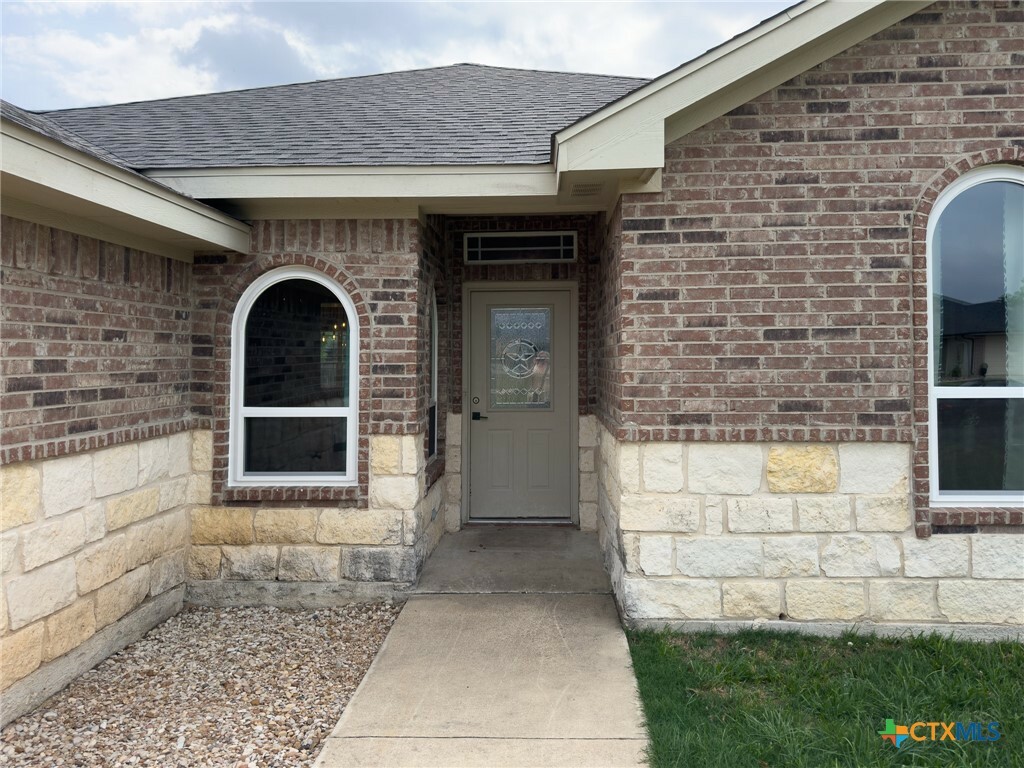 Property Photo: 308 Oak Ridge Drive TX 76559