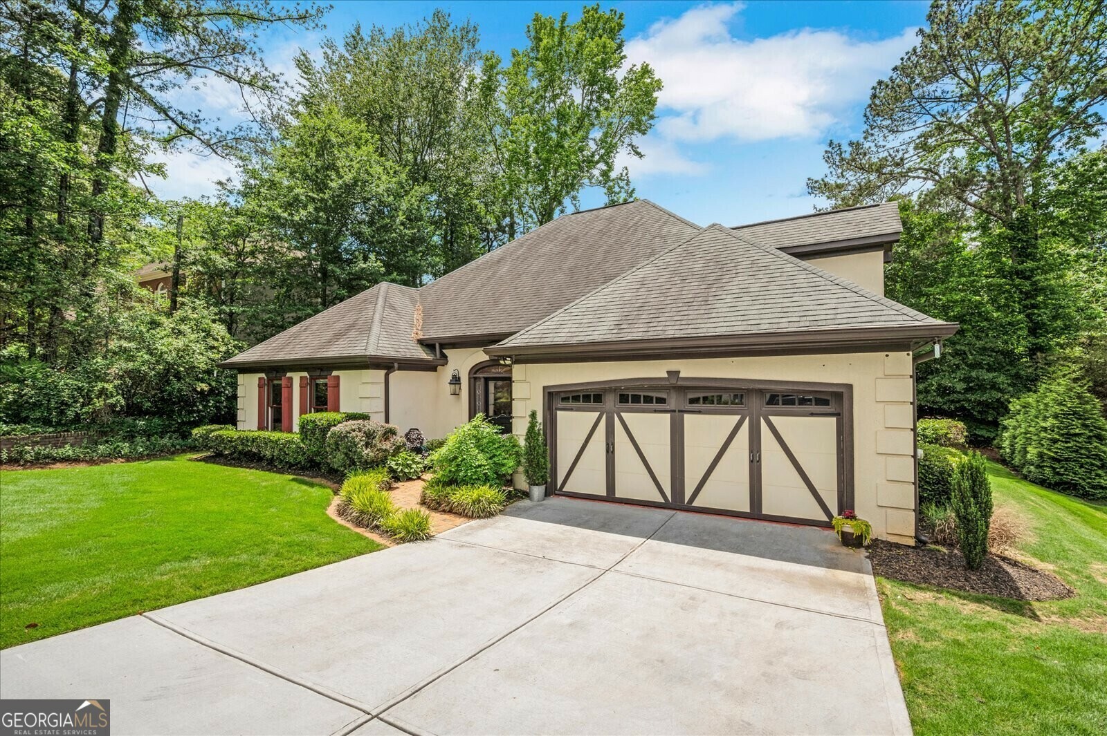 Property Photo: 2715 Woods Ridge Drive GA 30022