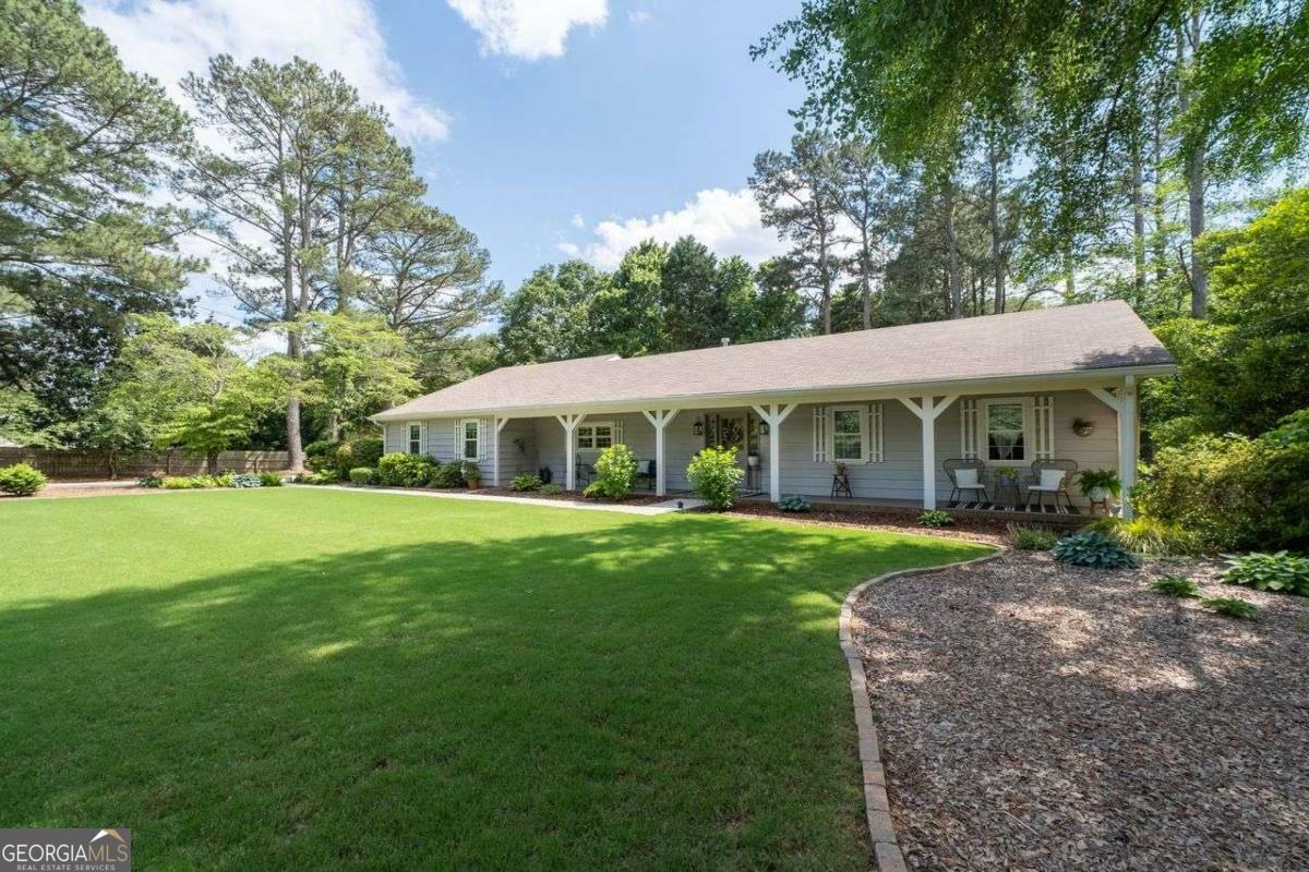 Property Photo: 515 Houze Way GA 30076