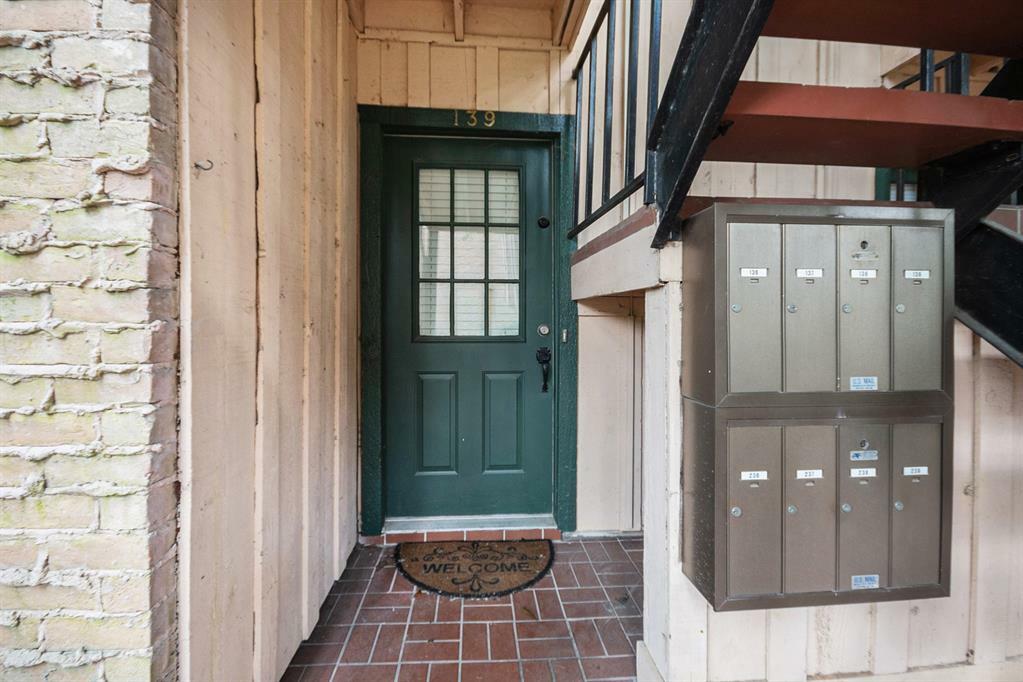 Property Photo: 8245 Kingsbrook Road 139 TX 77024