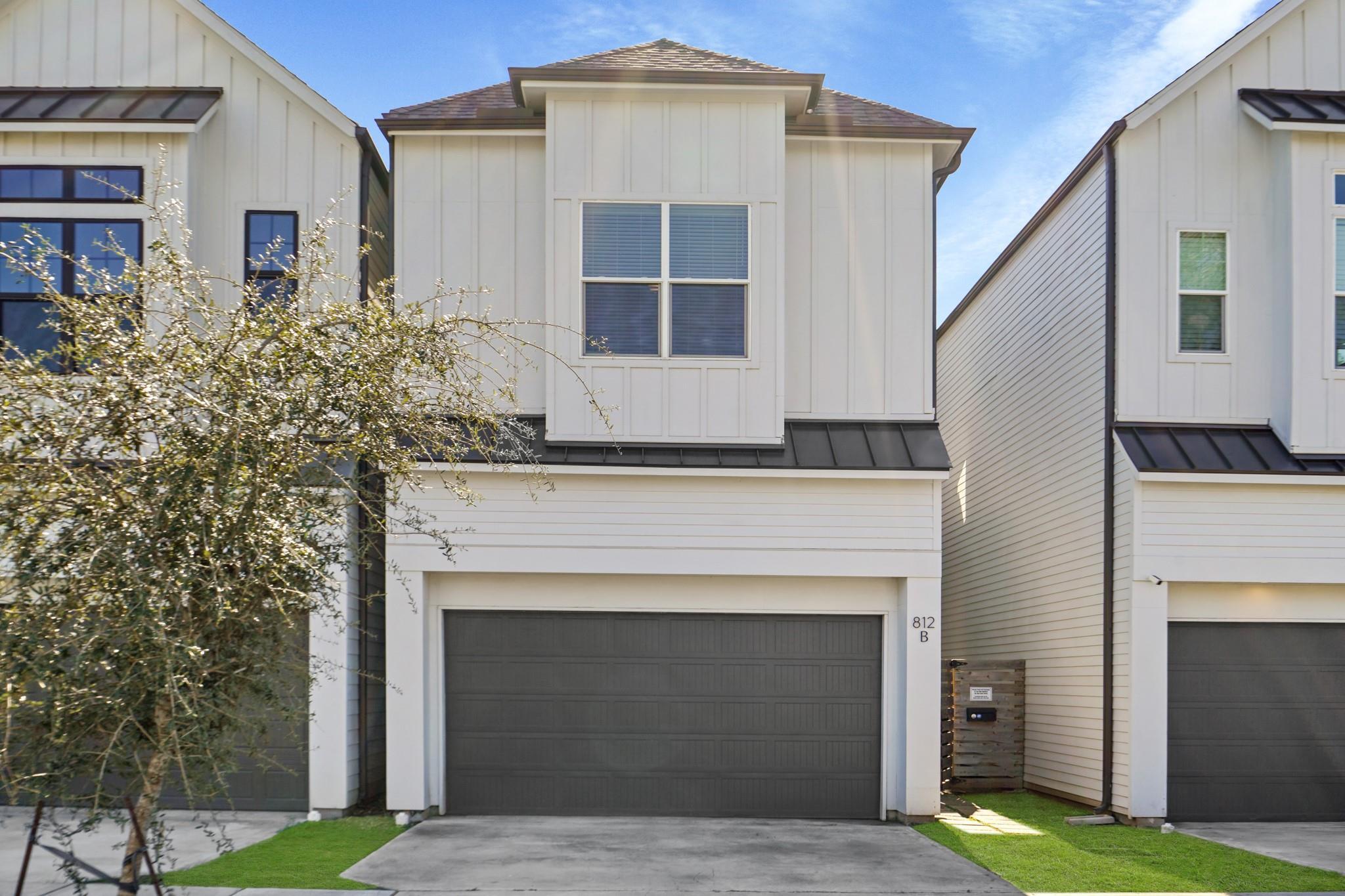 Property Photo: 812 E 37th Street B TX 77022
