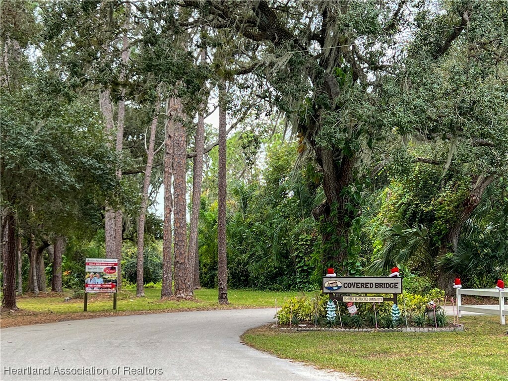 Property Photo: 10469 High Grove Avenue FL 33852