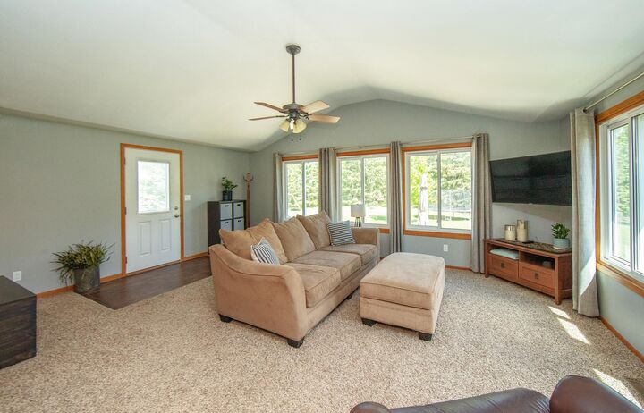 Property Photo:  1307 SE 5th Avenue  IA 50677 