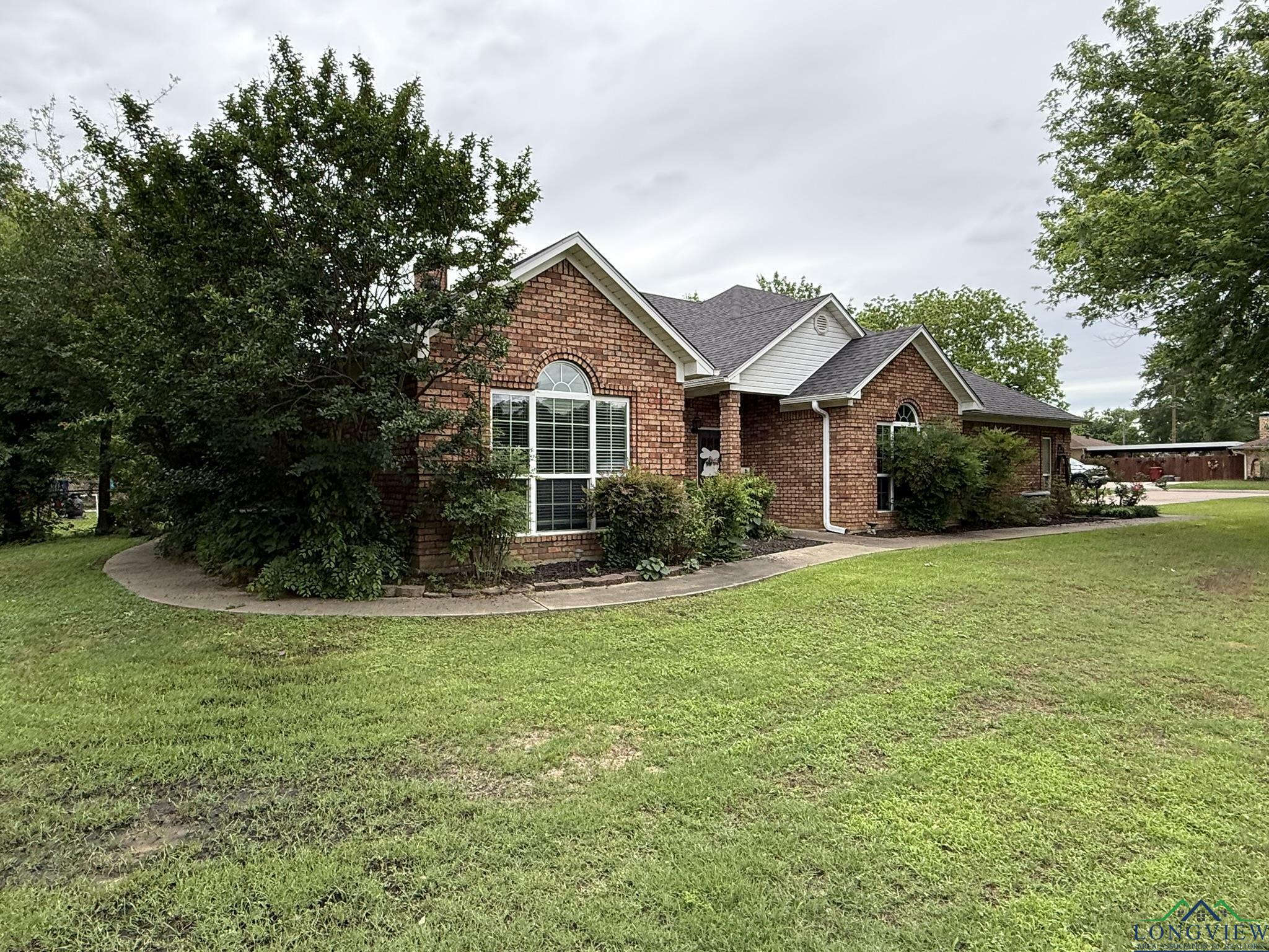 Property Photo: 302 Meadowbrook Lane TX 75683