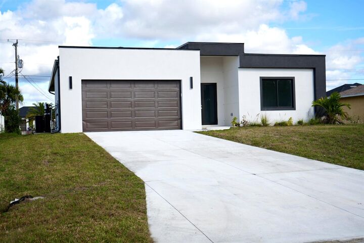 Property Photo:  313 NE 9th Street  FL 33909 