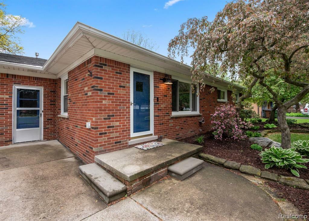 Property Photo: 5032 Helene Avenue MI 48316 4236