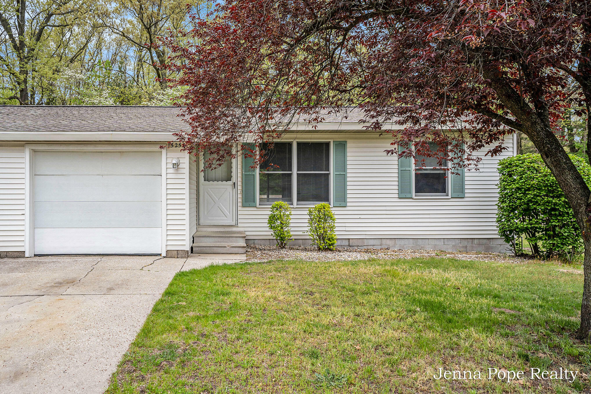 Property Photo: 15255/1525 Millhouse Court MI 49417