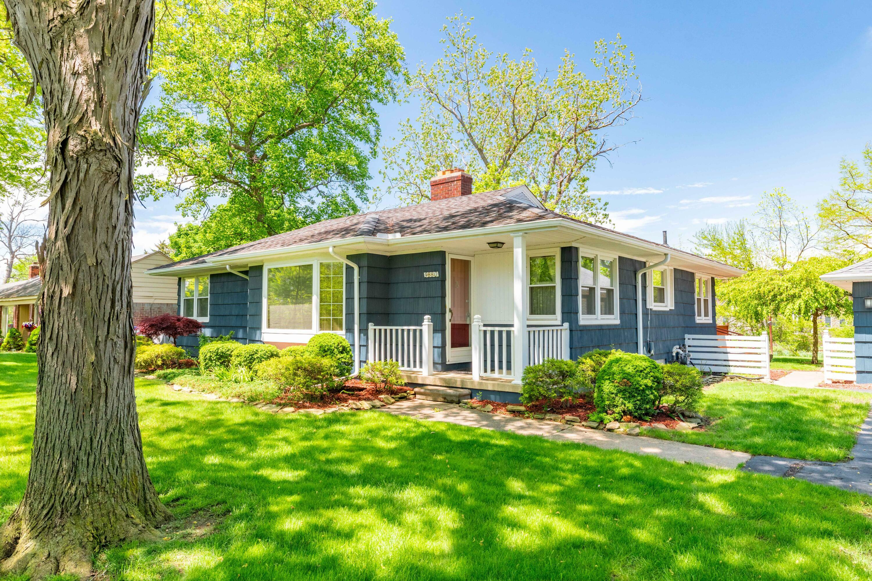 Property Photo: 9880 Grosse Ile Parkway MI 48138