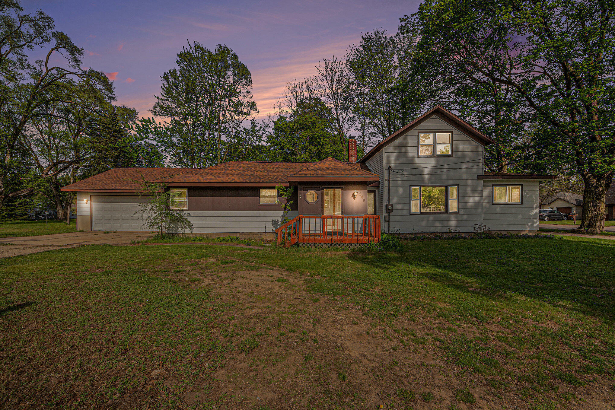 Property Photo: 209 Oak Street MI 49319