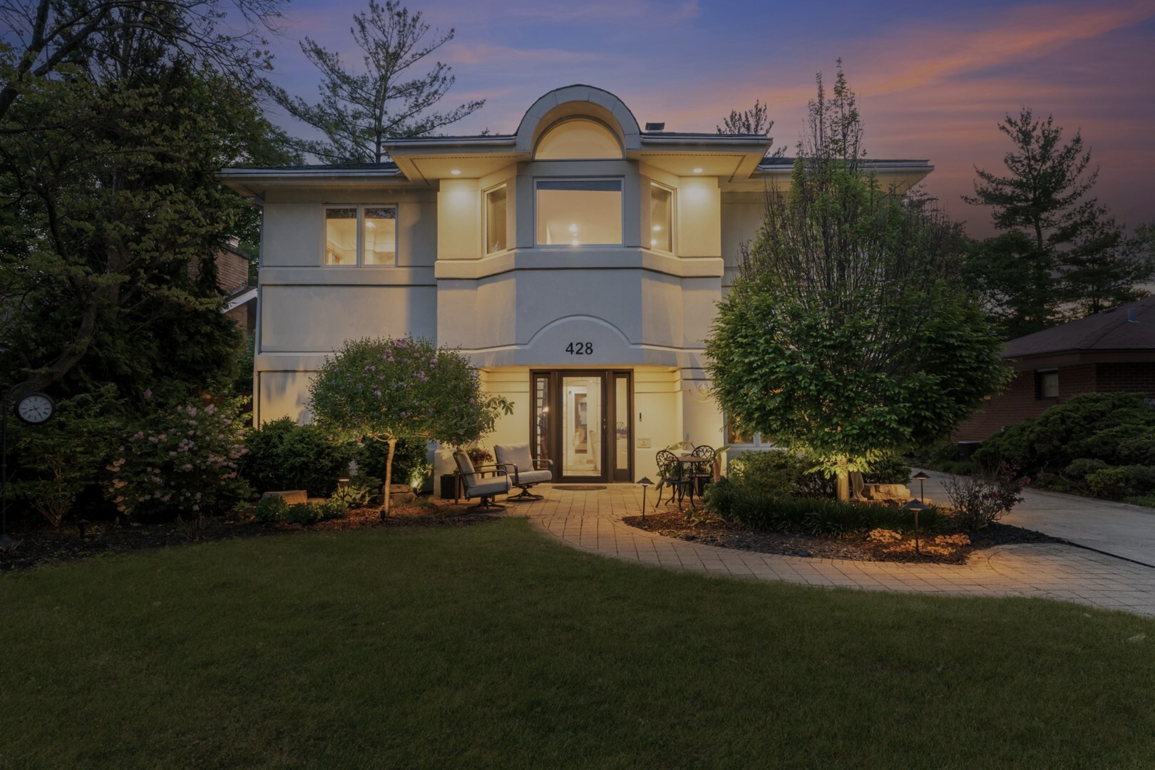 Property Photo: 428 S Hillside Avenue IL 60126