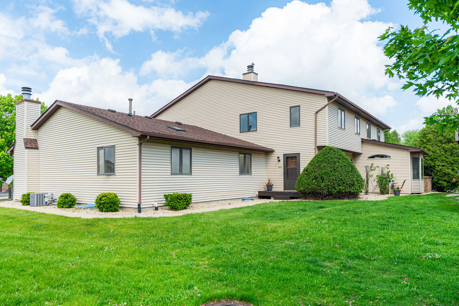 Property Photo:  1868 Kerrybrook Court 1868  IL 60178 