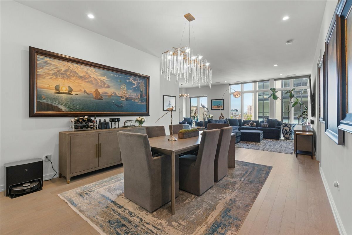 Property Photo: 2773 N Hampden Court Ph03 IL 60614