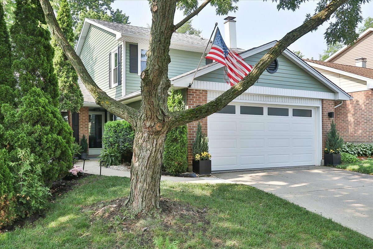 Property Photo: 129 Regency Drive IL 60148