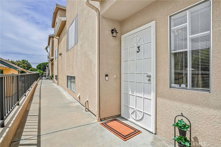 Property Photo: 560 W 14th Street 3 CA 90731
