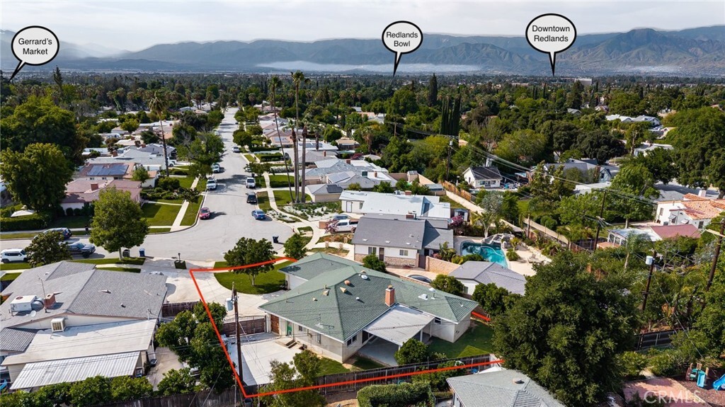 Property Photo: 727 Esther Way CA 92373