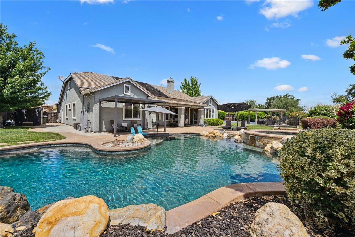 Property Photo: 216 Fieldstone Court CA 95747