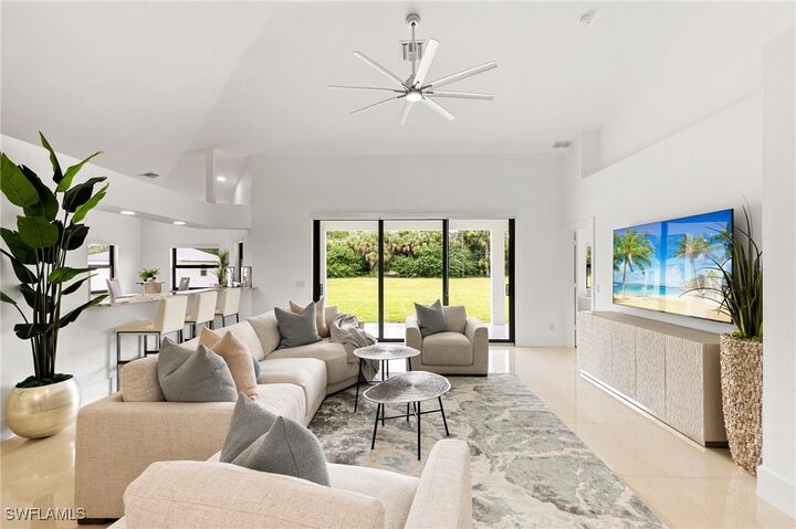 Property Photo: 221 10th Street SE FL 34117