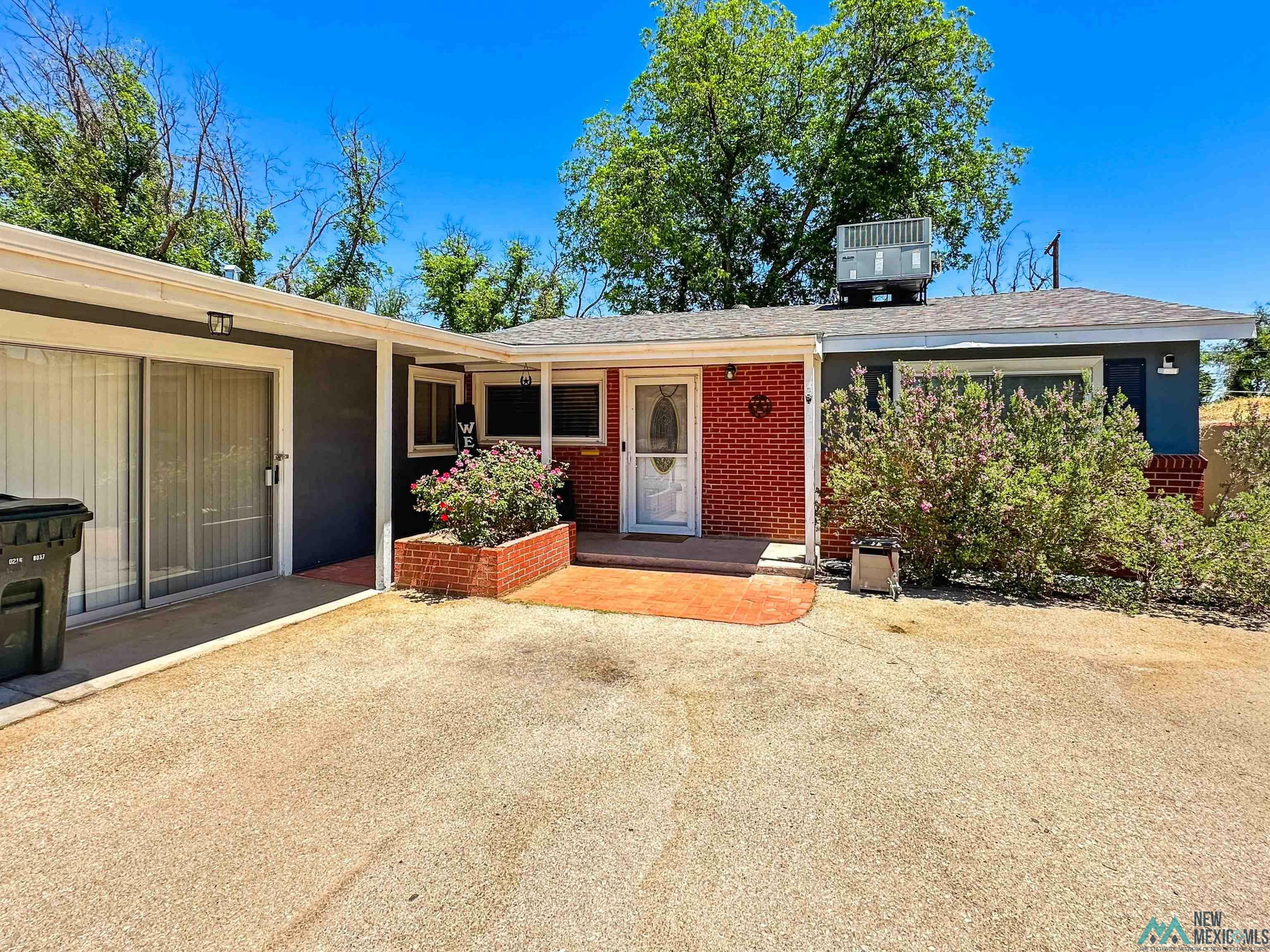 Property Photo: 914 Albert Street NM 88220