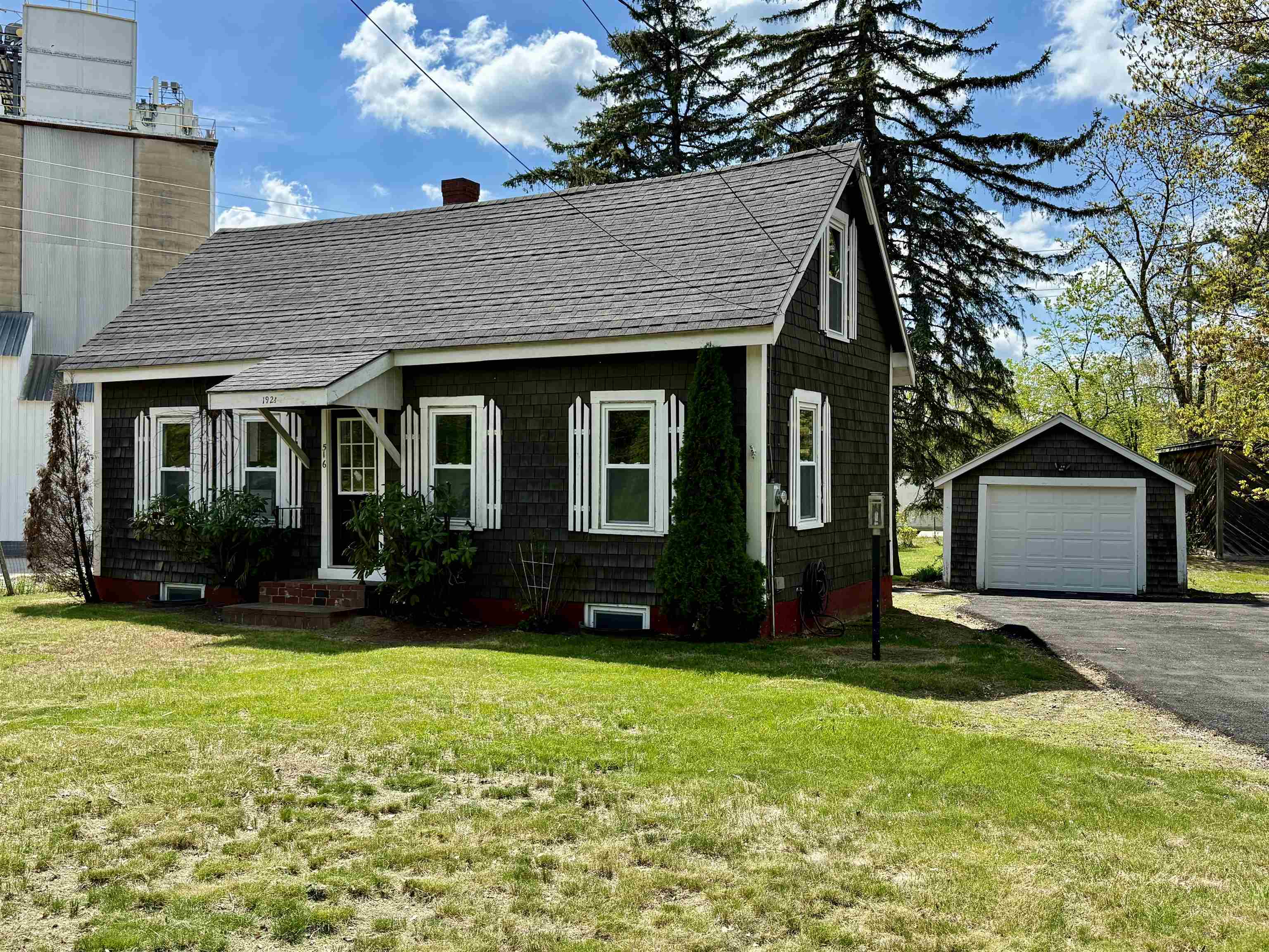Property Photo: 516 Hall Street NH 03304