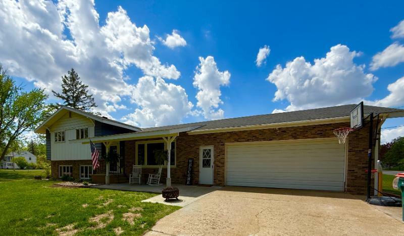 Property Photo: 725 8th Street NE MN 56479