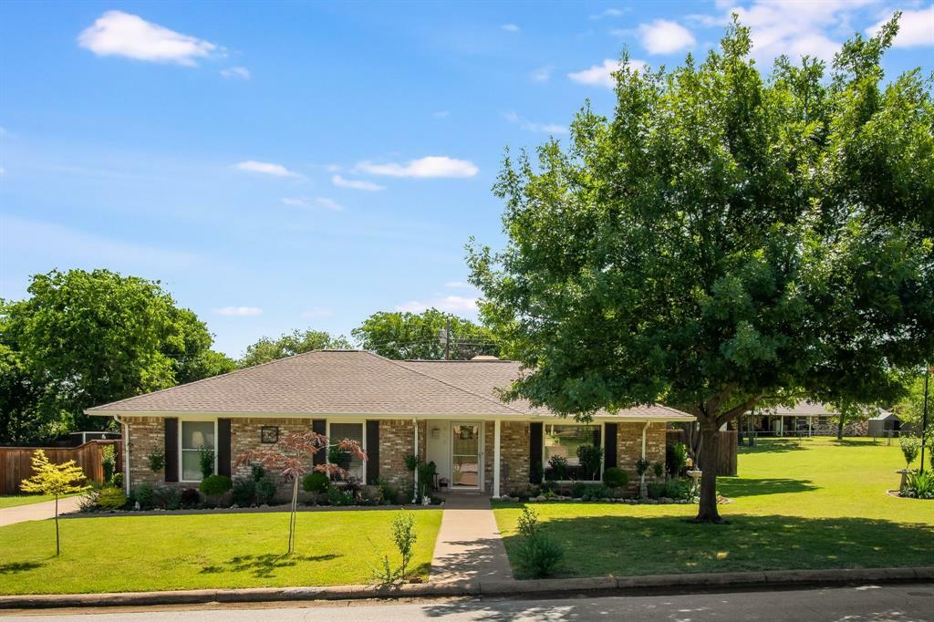 Property Photo: 408 Westview Terrace TX 76065