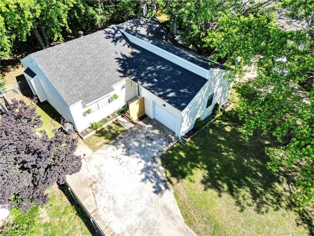 Property Photo:  2748 N Villa Boulevard  AR 72703 